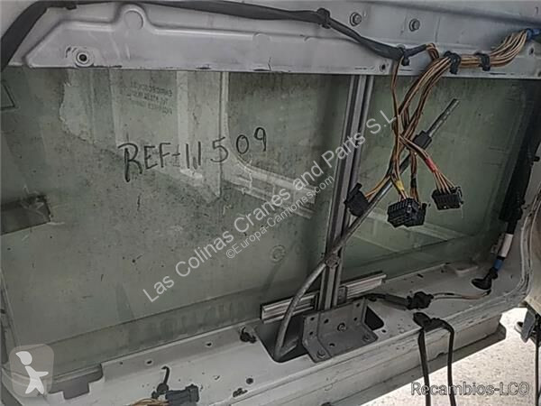 قطع غيار الآليات الثقيلة Renault Vitre latérale...