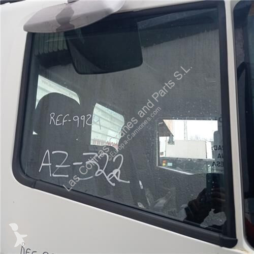 قطع غيار الآليات الثقيلة Nissan Vitre latérale...