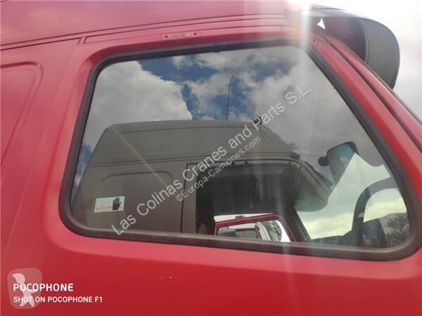 قطع غيار الآليات الثقيلة Volvo Vitre latérale...