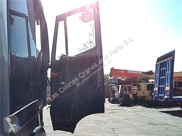 قطع غيار الآليات الثقيلة Iveco Porte 504232501...