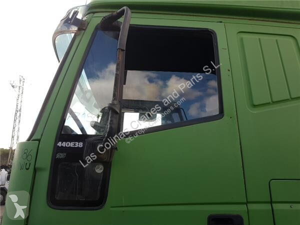 قطع غيار الآليات الثقيلة Iveco Vitre latérale...