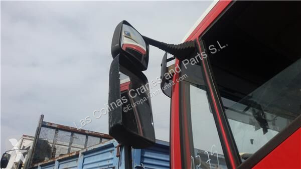 قطع غيار الآليات الثقيلة Iveco Vitre latérale...