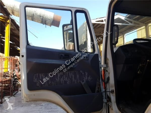قطع غيار الآليات الثقيلة Nissan Vitre latérale...