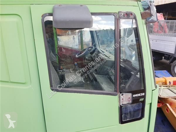 قطع غيار الآليات الثقيلة Iveco Vitre latérale...