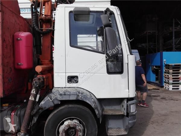 قطع غيار الآليات الثقيلة Iveco Cabine 504019584...