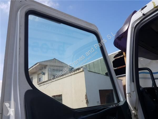 قطع غيار الآليات الثقيلة Renault Vitre latérale...