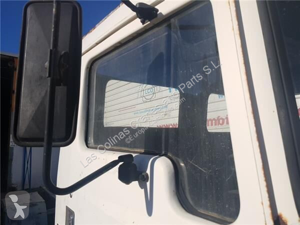قطع غيار الآليات الثقيلة Nissan Vitre latérale...