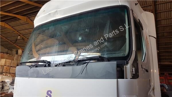 قطع غيار الآليات الثقيلة Renault Pare-brise...