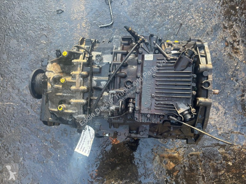 قطع غيار الآليات الثقيلة Iveco 5801960661 ZF...