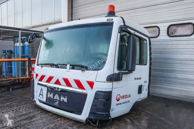 قطع غيار الآليات الثقيلة MAN F99L17  81.60000-7838