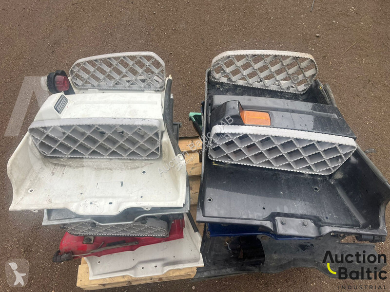قطع غيار الآليات الثقيلة Scania steps