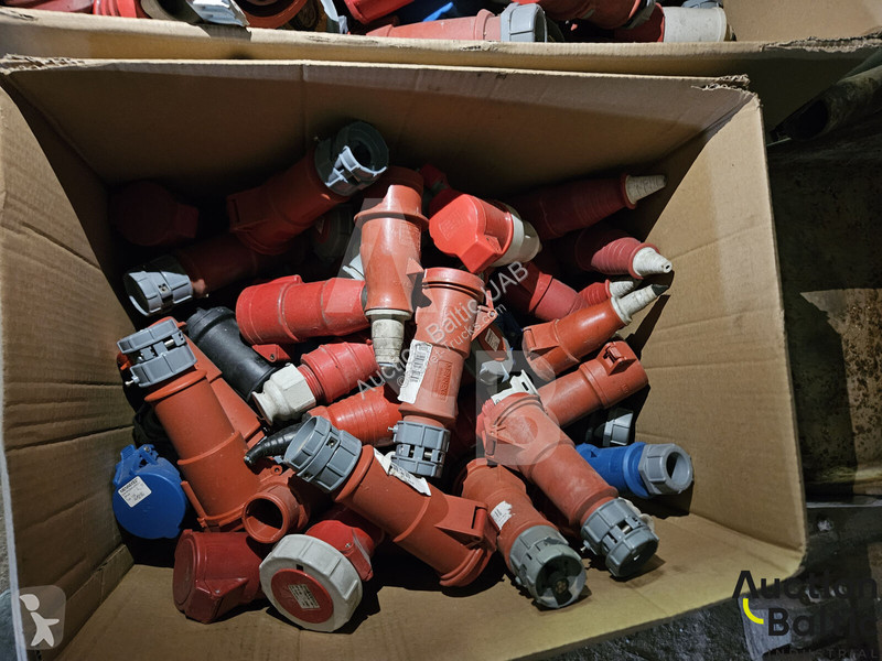 قطع غيار الآليات الثقيلة  plugs