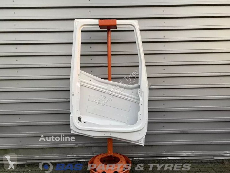 قطع غيار الآليات الثقيلة Renault T-Serie Left