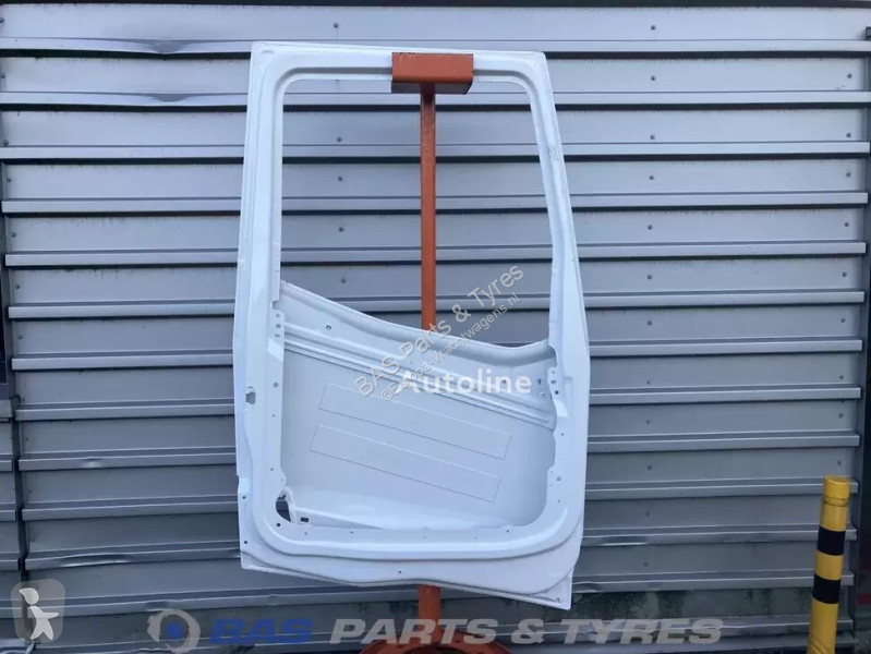 قطع غيار الآليات الثقيلة Renault T-Serie Left