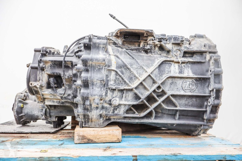 قطع غيار الآليات الثقيلة ZF 12TX2826TO...