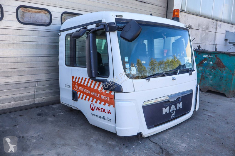 قطع غيار الآليات الثقيلة MAN F99L17  81.60000-7838