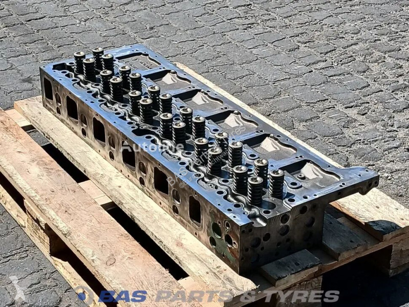 قطع غيار الآليات الثقيلة Volvo Cylinderhead...