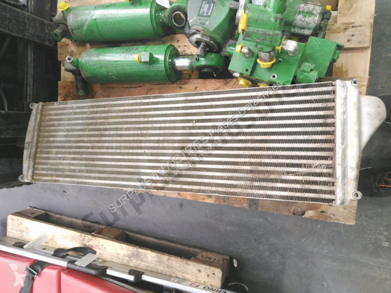 قطع غيار الآليات الثقيلة John Deere 8345R
