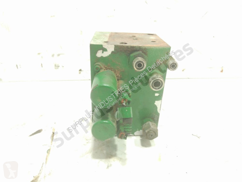 قطع غيار الآليات الثقيلة John Deere 8345R