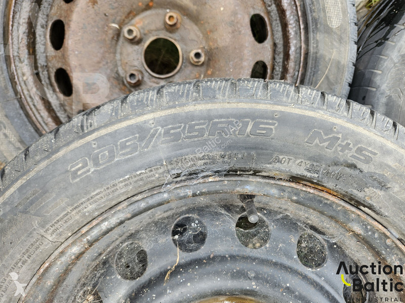 Vrachtwagenonderdelen  with rims