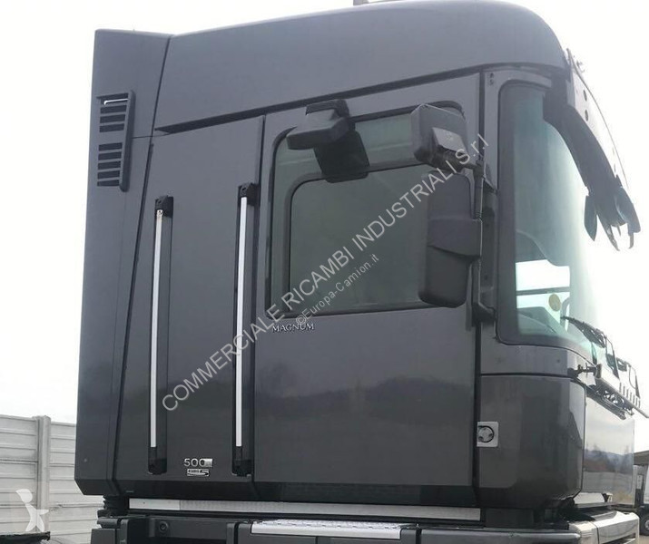 قطع غيار الآليات الثقيلة Renault MAGNUM Euro 5