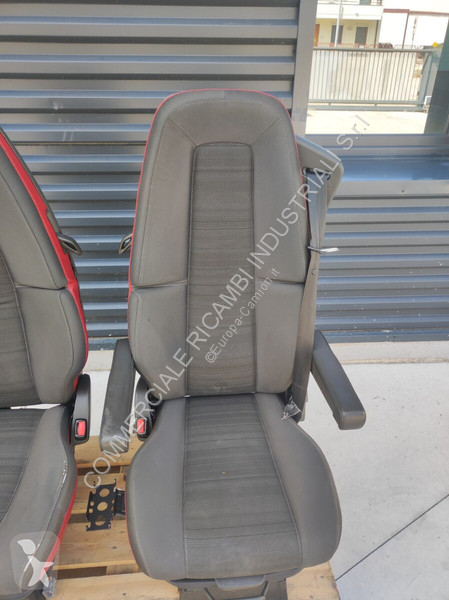 قطع غيار الآليات الثقيلة Volvo driver + passenger