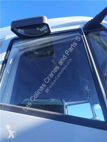 قطع غيار الآليات الثقيلة Iveco Vitre latérale...