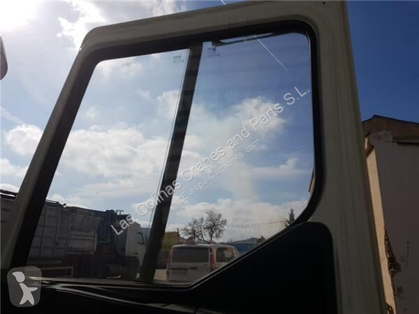 Vrachtwagenonderdelen Renault Vitre latérale...