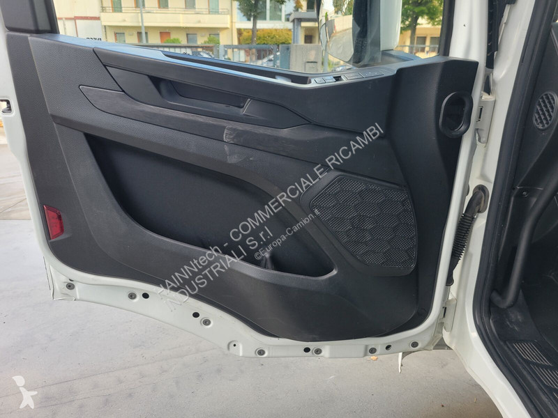 قطع غيار الآليات الثقيلة Iveco EURO 6 2019 ->