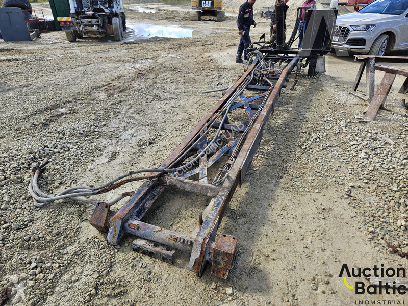 Запчасти для грузовика  truck cargo part with...