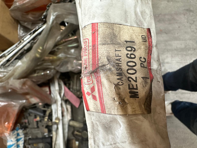 قطع غيار الآليات الثقيلة Mitsubishi Fuso,...