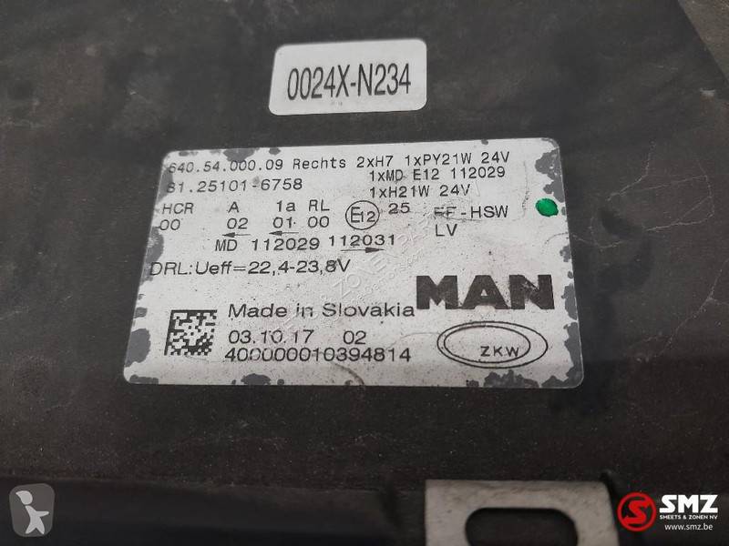Reservdelar lastbilar MAN Occ koplamp rechts...