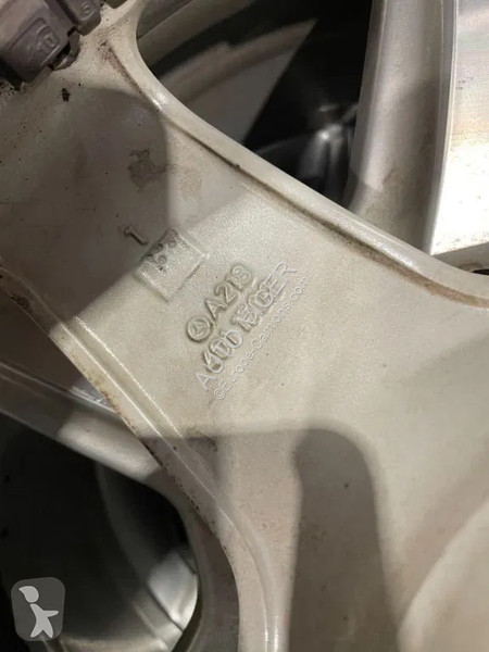 Pièces poids lourds Mercedes *Occasie *3 velgen...
