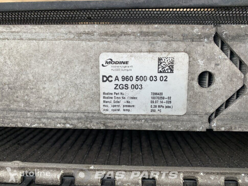 Pièces poids lourds Mercedes Radiateur de...