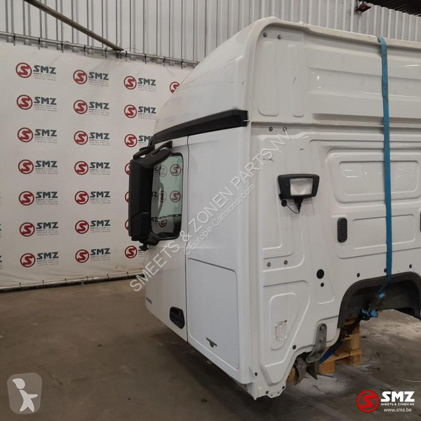 Pièces poids lourds Mercedes Occ cabine RHD...