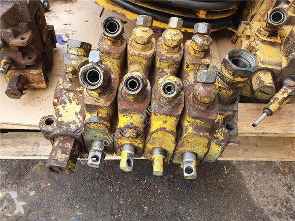 قطع غيار الآليات الثقيلة Grove Distributeur...