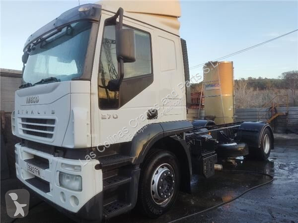 قطع غيار الآليات الثقيلة Iveco Cabine 504087030...