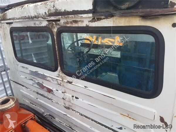 قطع غيار الآليات الثقيلة Pegaso Lunette arrière...