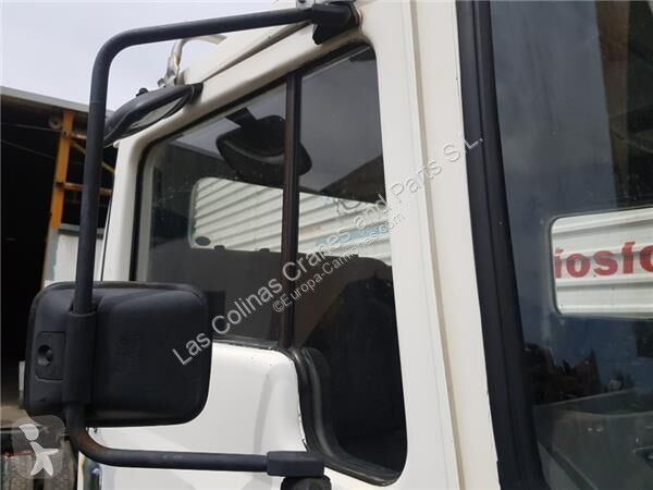 قطع غيار الآليات الثقيلة Nissan Vitre latérale...