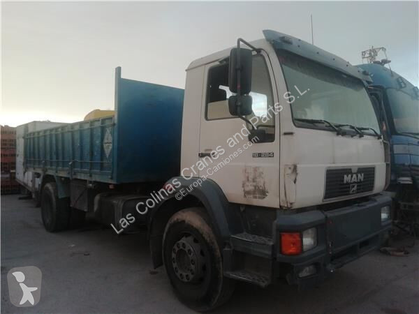 قطع غيار الآليات الثقيلة MAN Calandre pour...