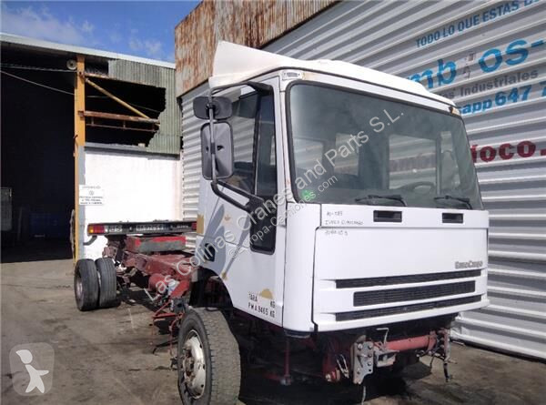 قطع غيار الآليات الثقيلة Iveco Feu arrière pour...