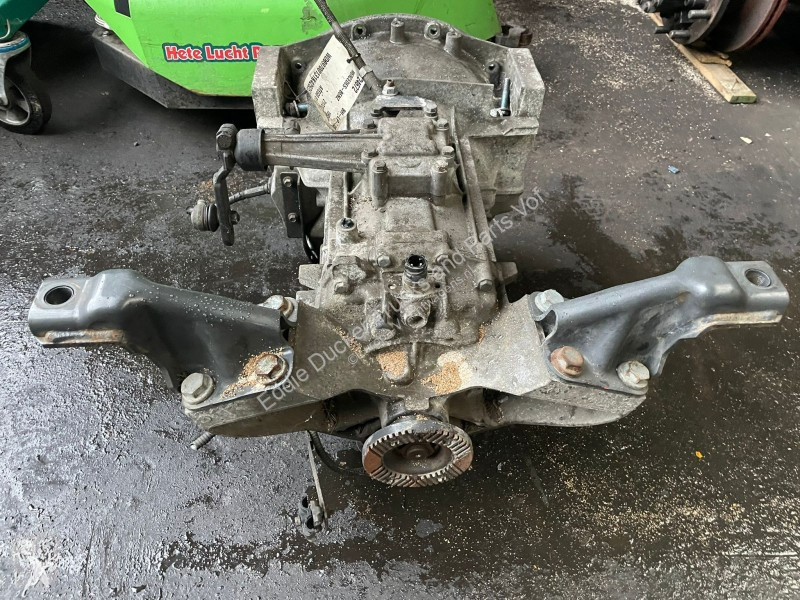 قطع غيار الآليات الثقيلة DAF A 6732604300 ZF...
