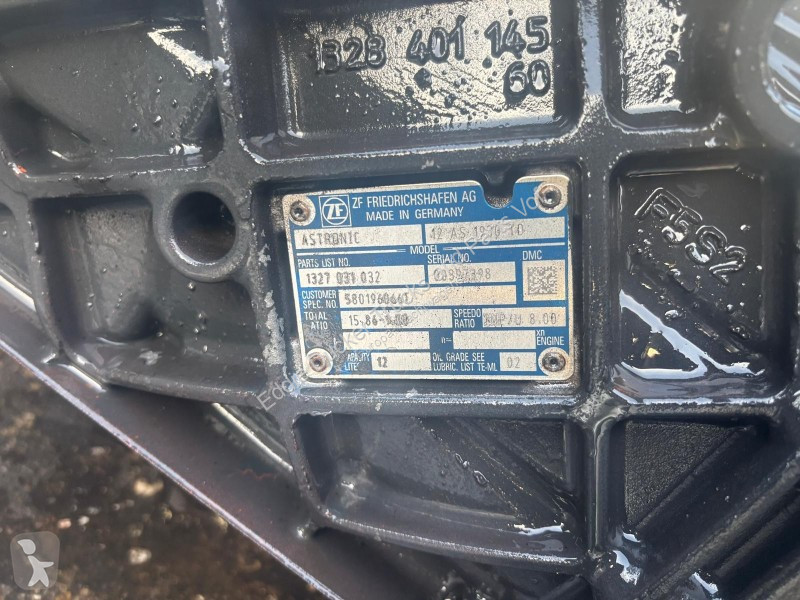 قطع غيار الآليات الثقيلة Iveco 5801960661 ZF...