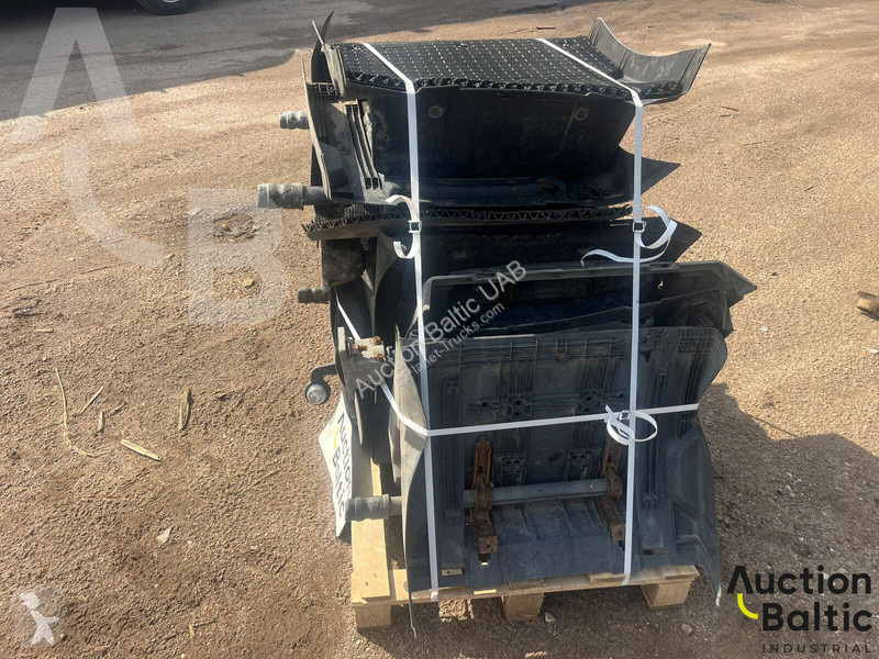 قطع غيار الآليات الثقيلة Volvo mudguards