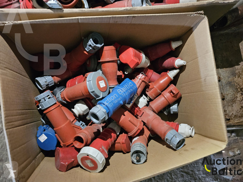 قطع غيار الآليات الثقيلة  plugs