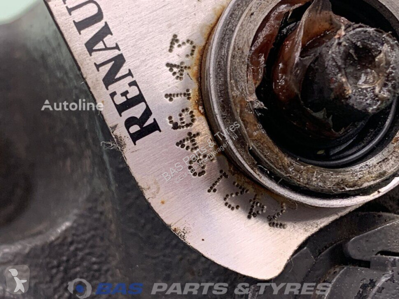 قطع غيار الآليات الثقيلة Renault T-Serie Left