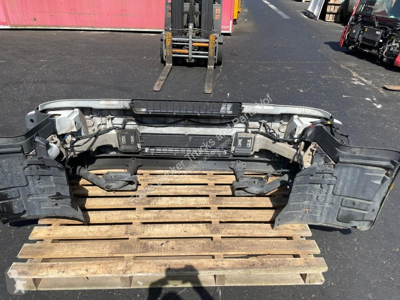 قطع غيار الآليات الثقيلة Volvo 20961643 BUMPER...