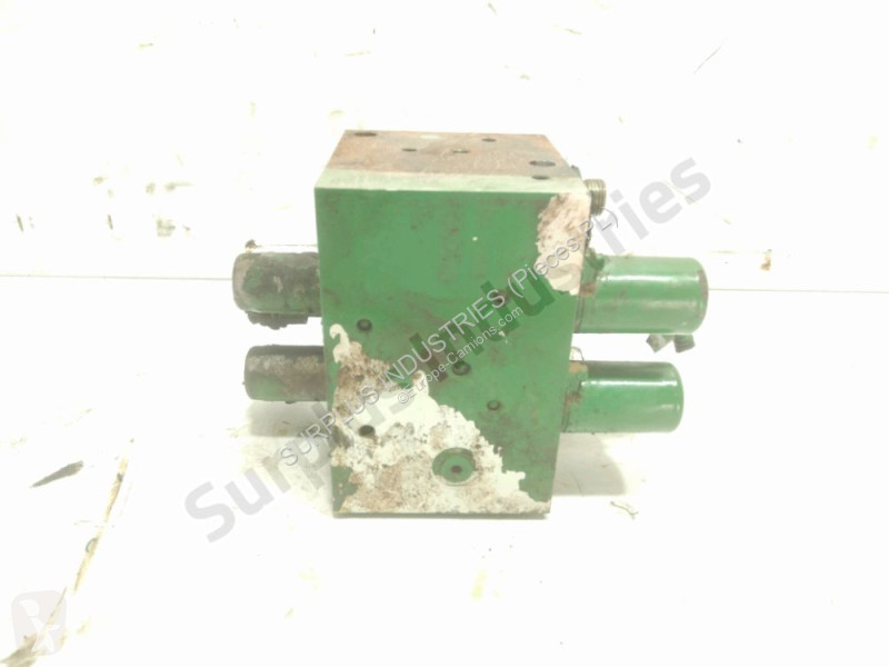 قطع غيار الآليات الثقيلة John Deere 8345R