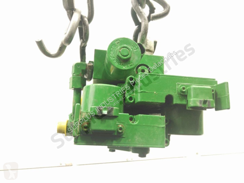 قطع غيار الآليات الثقيلة John Deere 8345R