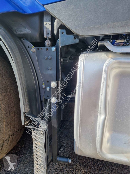 قطع غيار الآليات الثقيلة DAF SIDESKIRTS XF XG...